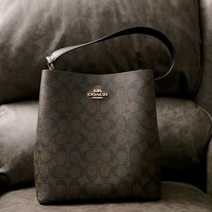 Coach small town regular bucket bag! EUC. smoke free home. Priced to sell!